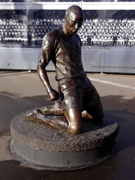 thierry henry statues